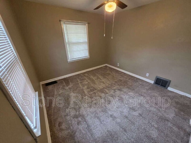 3048 N 15 1/2 St