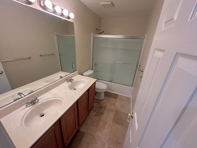 Photo - 2216 Cermak Way