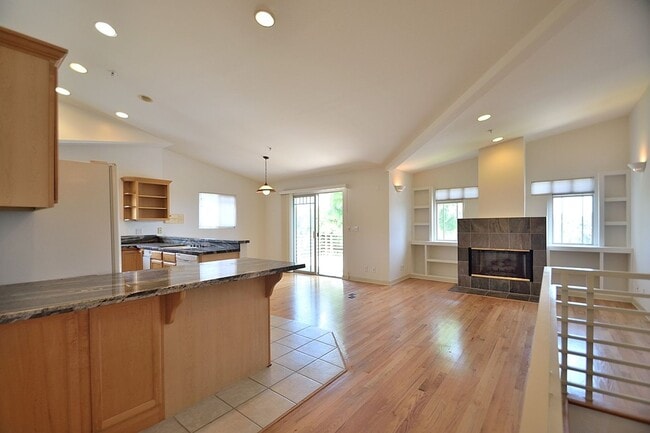 Photo - 3 Bedroom Contemporary Town Home Adjacent to Polliwog Park