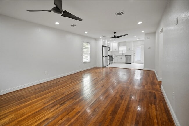 Photo - 318 2nd St N