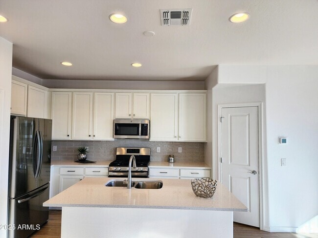 Building Photo - 4240 S 58th Ave Rental