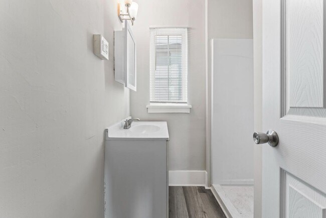 Photo - 621 E Main St