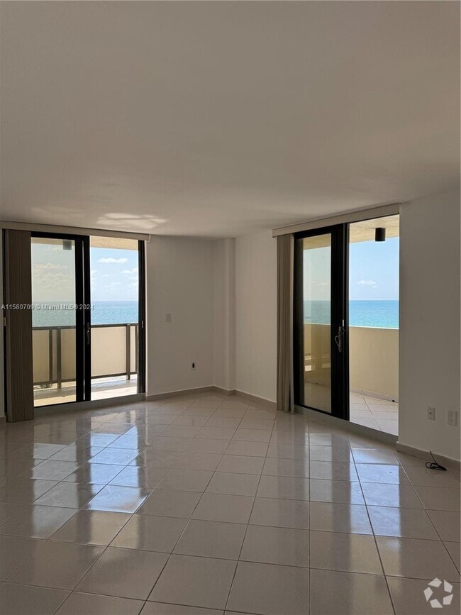 Building Photo - 1623 Collins Ave Unit PH1014 Rental