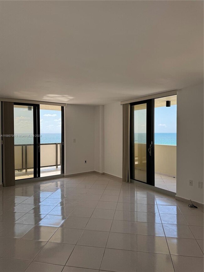 Building Photo - 1623 Collins Ave Unit PH1014 Rental