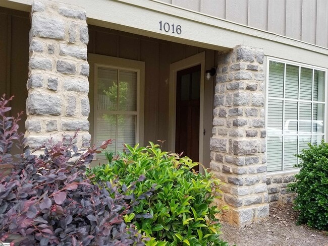 Photo - 101 West Ln