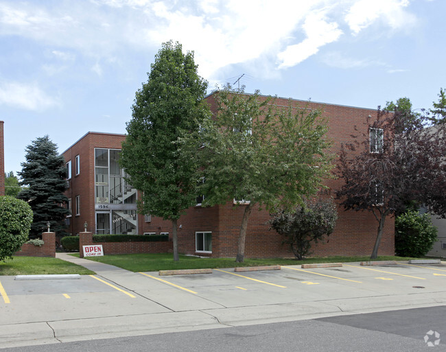 Building Photo - Front Range Apartments