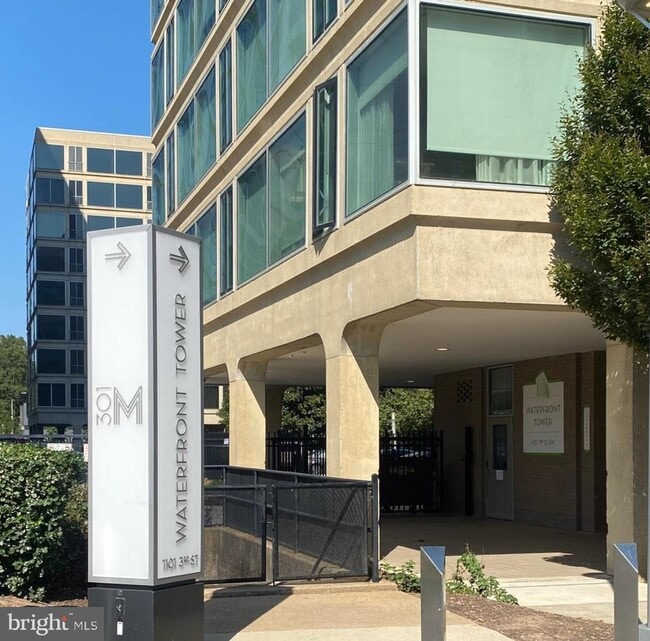 Building Photo - 1101 3rd St SW Unit 509