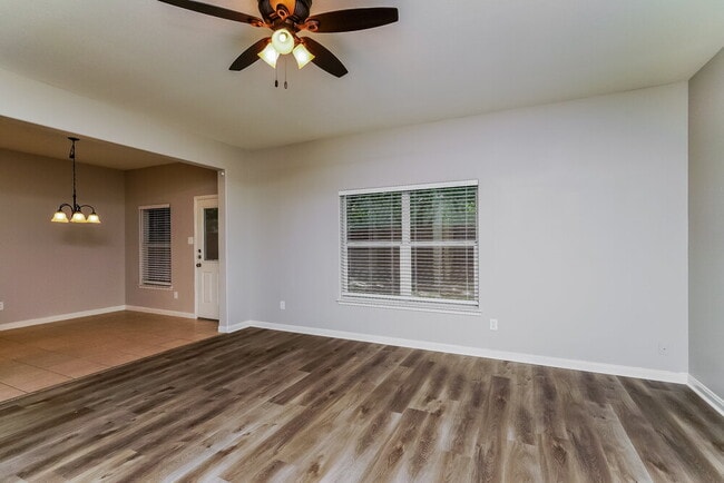 Photo - 1006 Primrose Dr
