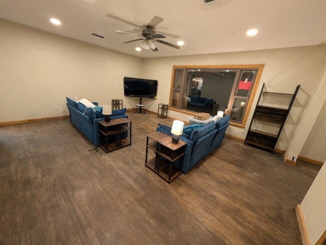 Building Photo - 1602 Sycamore St