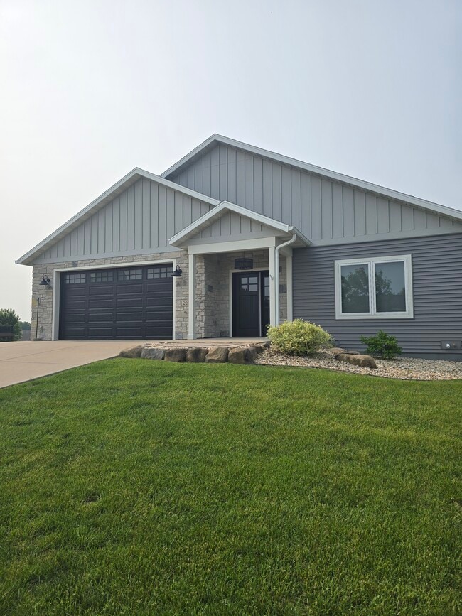 Front Door - 223 Westmorland Dr House Unit 223