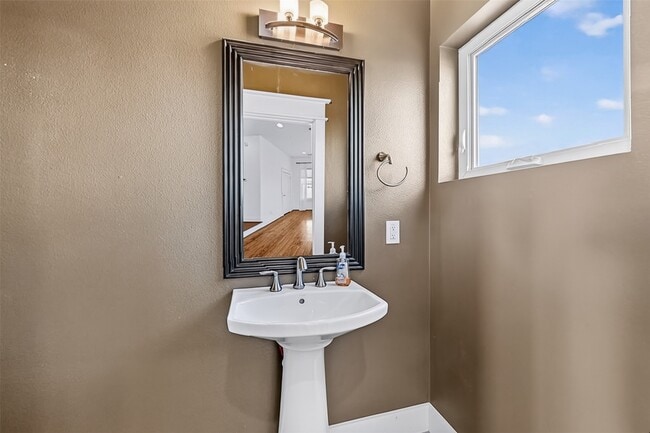 Photo - 205 Riley Ln