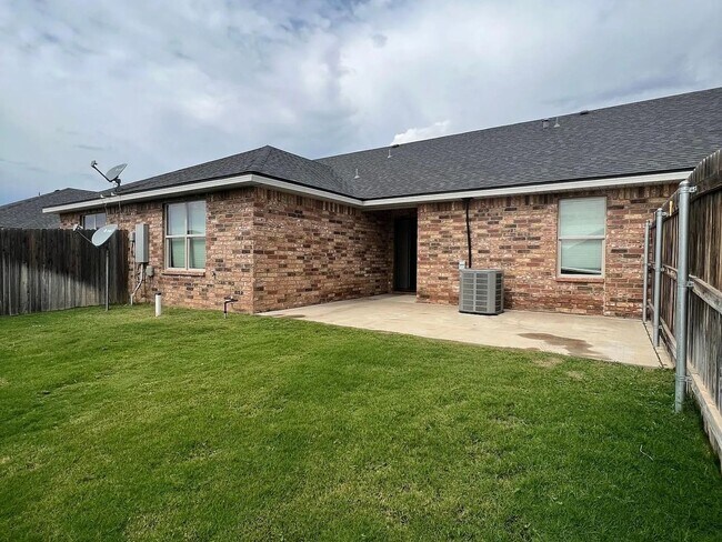 Photo - Gorgeous 3 Bed | 2 Bath | 2 Car Garage Now Preleasing for August 2026!