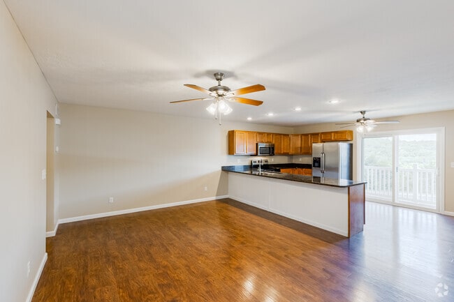 4BR, 3.5BA - 3,100SF - Living Room - Graycliff Luxury Townhomes