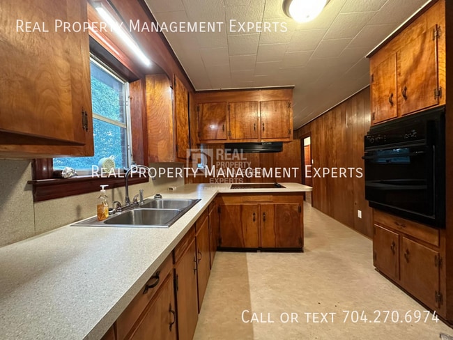 Photo - 1396 Shinnville Rd