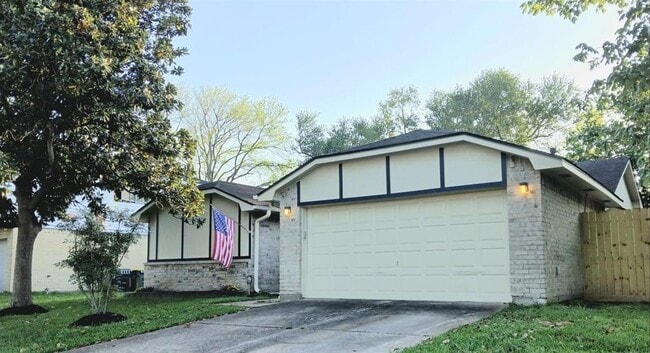 Photo - 1126 E Brompton Dr House
