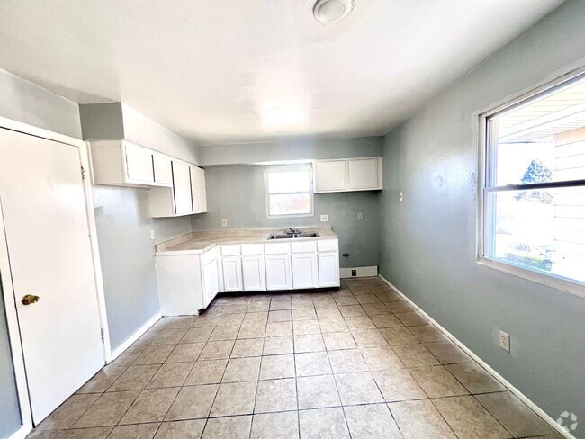 Building Photo - 5750 N 65th St Rental