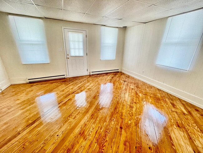 Living Room - 18902 Gunpowder Rd Unit 2