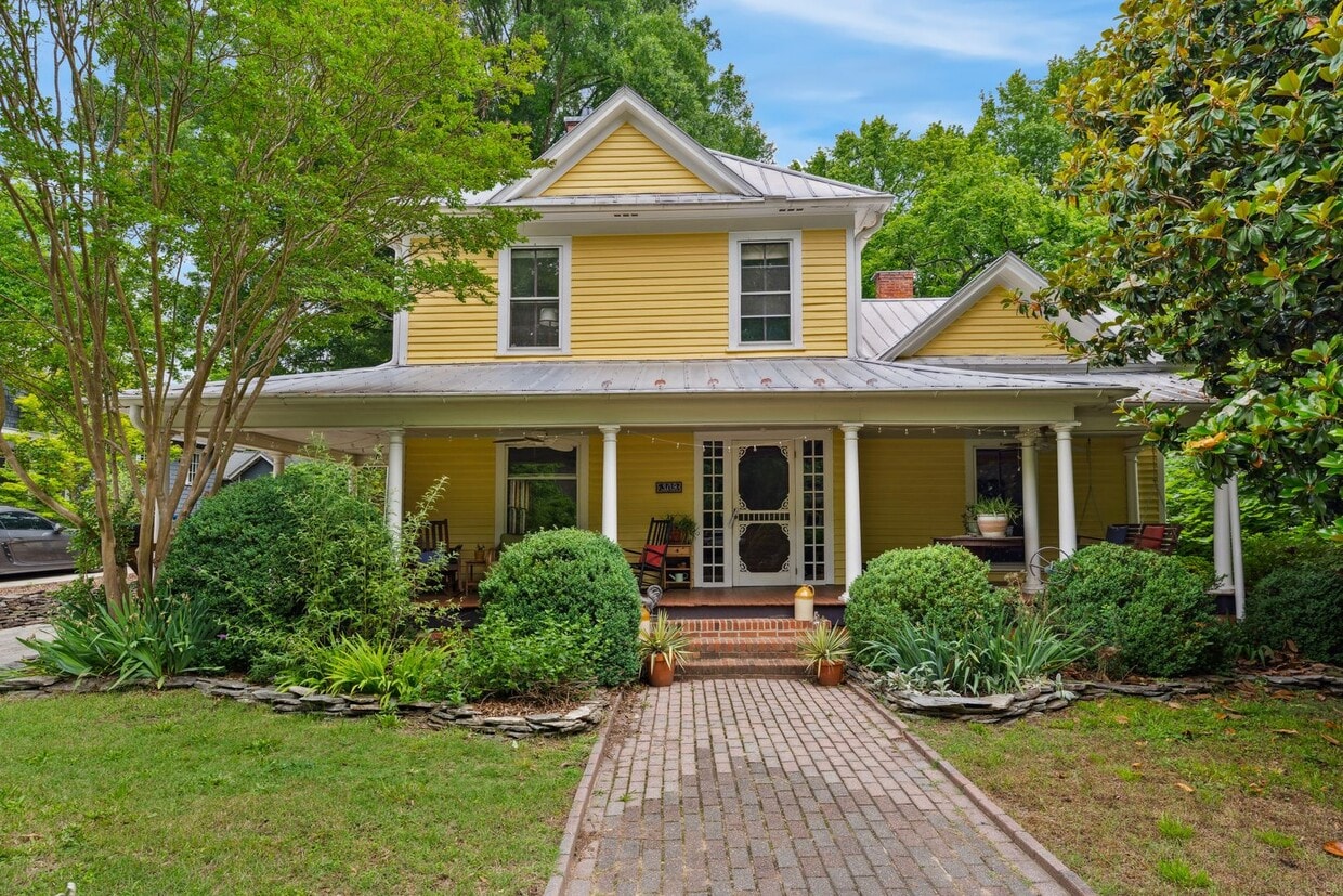 Furnished Charming 3 Bedroom Home Availabl... - Furnished Charming 3 Bedroom Home Availabl...