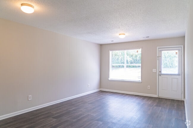119 - 3BR 1.5 BA 1001 SF - Family Room - Maple Ridge Apartments