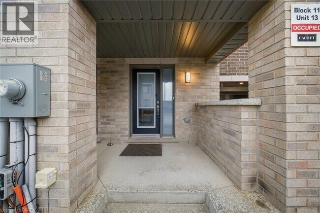 Photo - 585 Colborne St