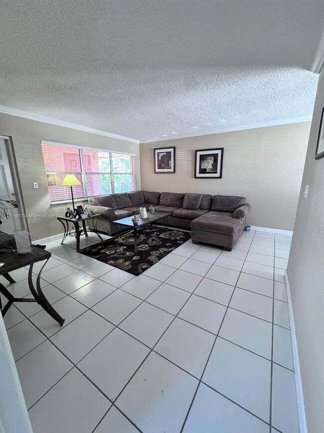 Building Photo - 2451 NE 49th St Unit 213