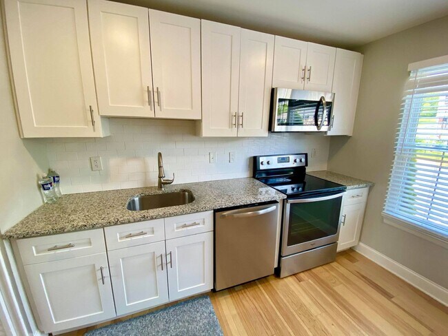 Photo - Charming 3 Bedroom/ 1.5 Bathroom Townhome ...