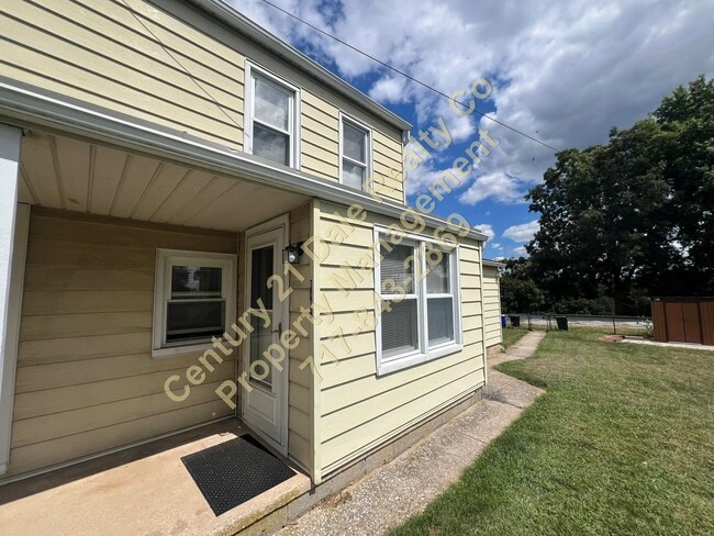 Photo - 1 Bedroom 1 Bath Home with a bonus room in... Unit B