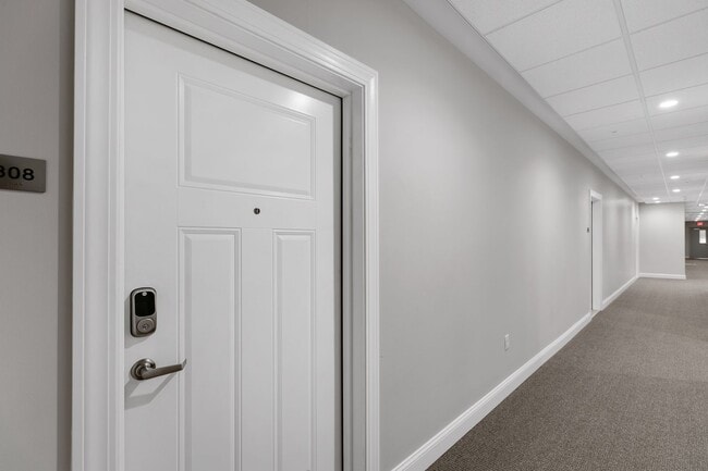 Photo - Gorgeous front facing 1 bedroom - Next to ... Unidad 208