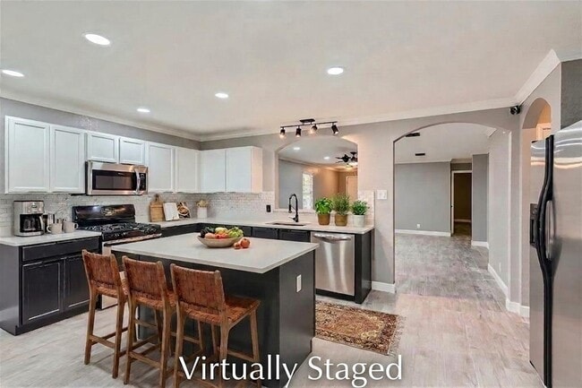 Photo - 1803 Lloydminister Way