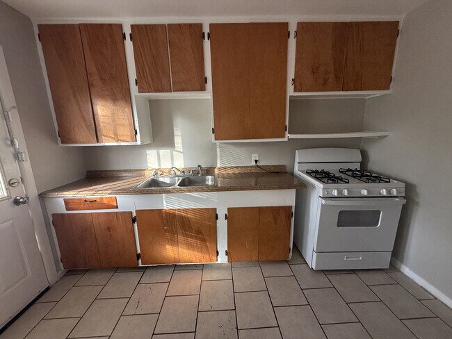 1535 Lazy Ln Unidad C