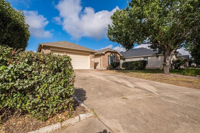Photo - 2203 Bakers Way