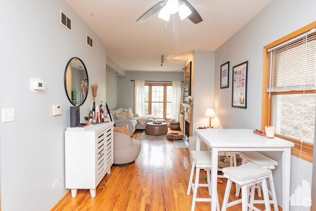 Building Photo - 844 N Wood St Unit 2 Rental