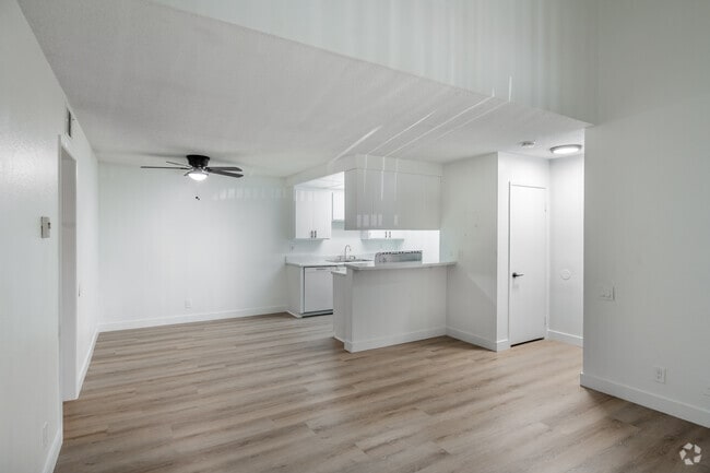 2BR, 1BA - 965SF - Stone Creek Apartments