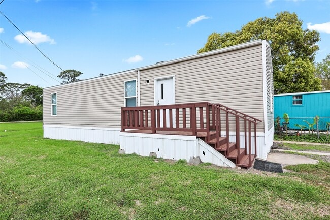 Photo - 4805 41st St E