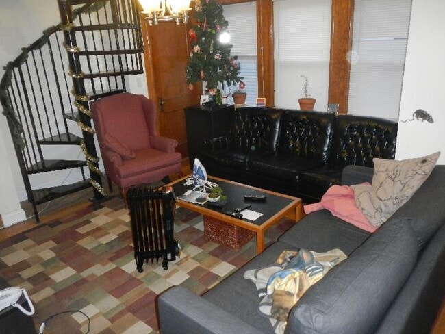 Images are representative samples of the advertised unit. Actual units shown during tours may differ - 16 Stockwell St Unit 01E