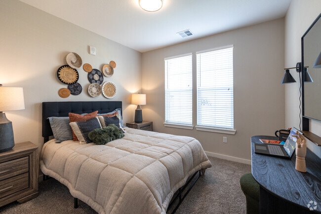 2BR, 2BA - 1,089SF - Secondary Bedroom