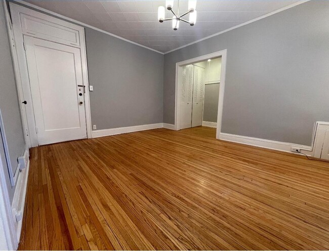 Photo - Lincoln Court Apartments