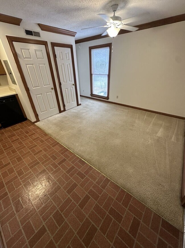 Building Photo - 1 Bedroom 1 Bathroom Condo!