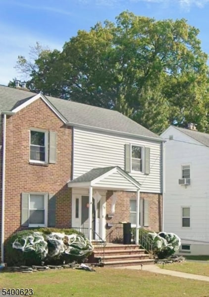 Building Photo - 10 Roosevelt Ave Unit 2