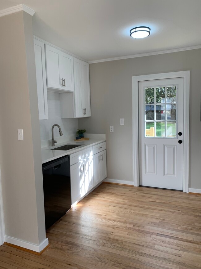 Photo - 111 Ellinor St