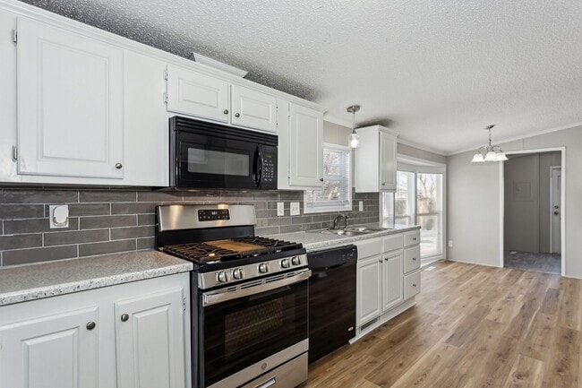 Photo - Adorable 3 Bedroom/2 Bath with lots of space!