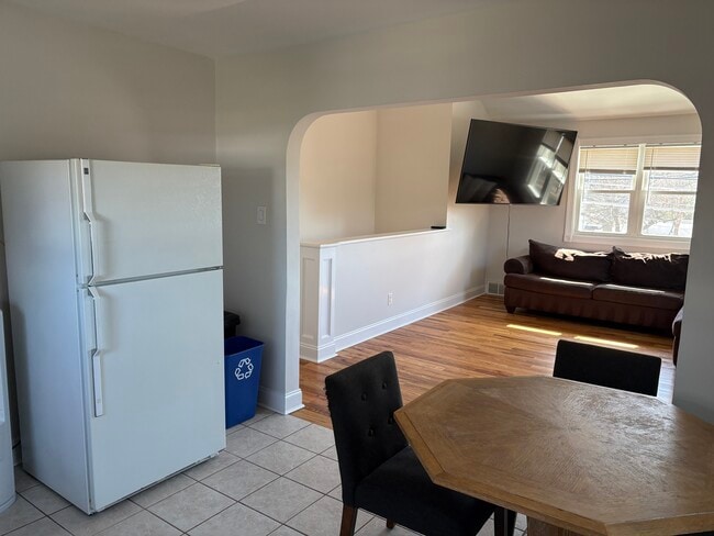 Photo - 533 W Kings Hwy Unidad B