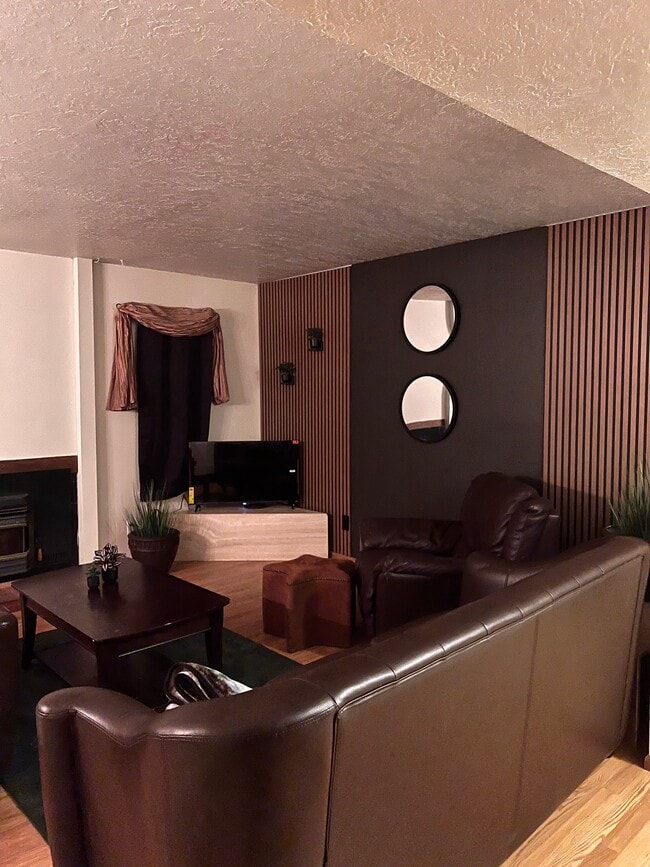 Photo - 628 Marquis Ct NE