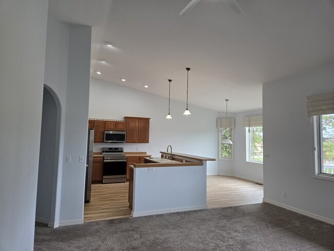 Photo - 521 Burnham Pl