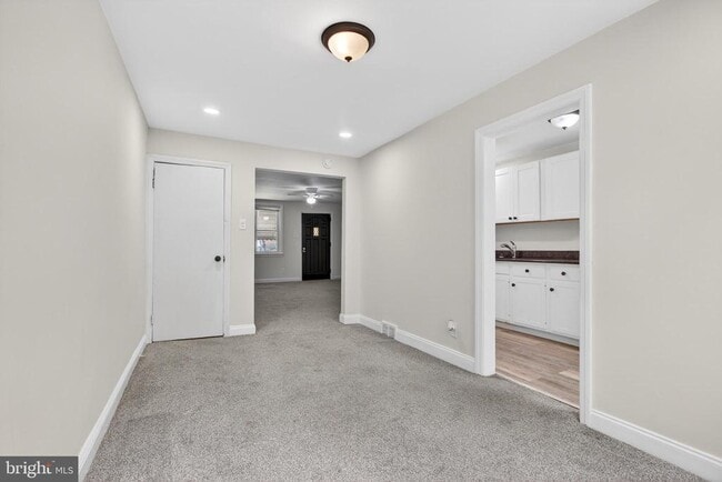 Photo - 125 W 21st St
