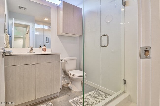 Photo - 251 Tower St