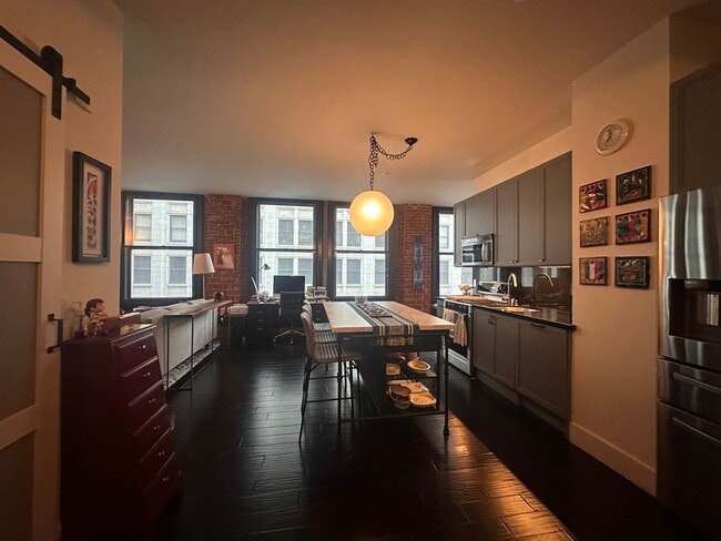 Photo - 460 S Spring St