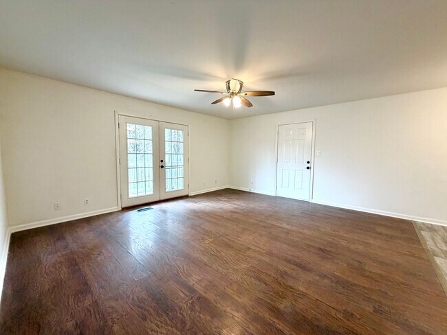 Photo - 402 Jack Miller Blvd