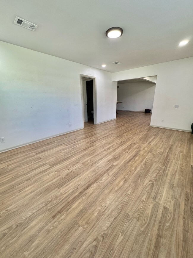 Photo - 6910 Cartier Cir