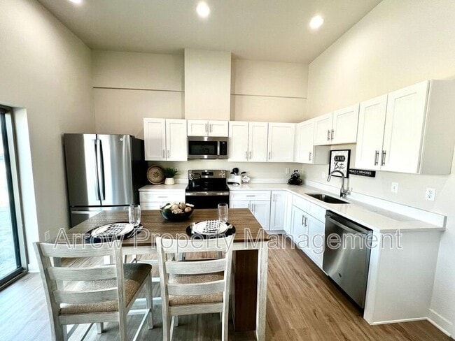 Photo - 1067 Claude Rd